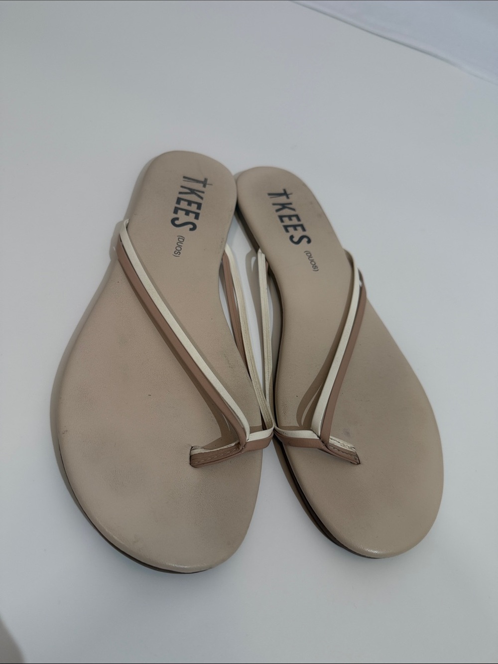 TKEES Flip Flops Size 9 Two Tone Tan And White